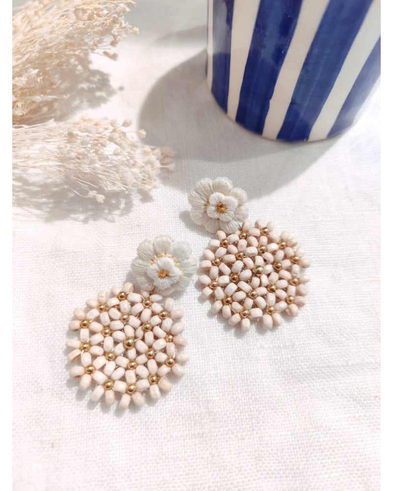 Boucles d'oreilles perles - beige et dorée